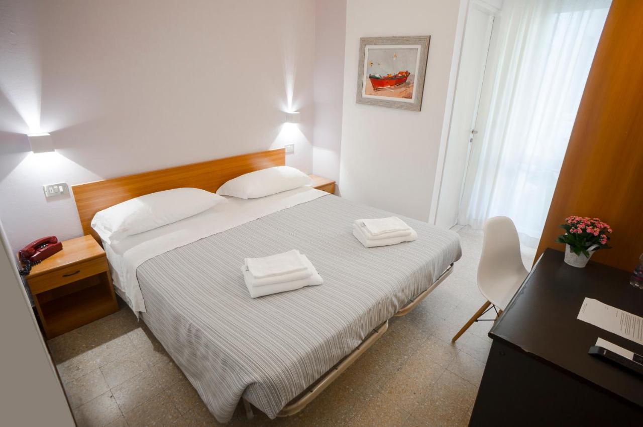 Hotel Mon Pays Rimini Exterior photo