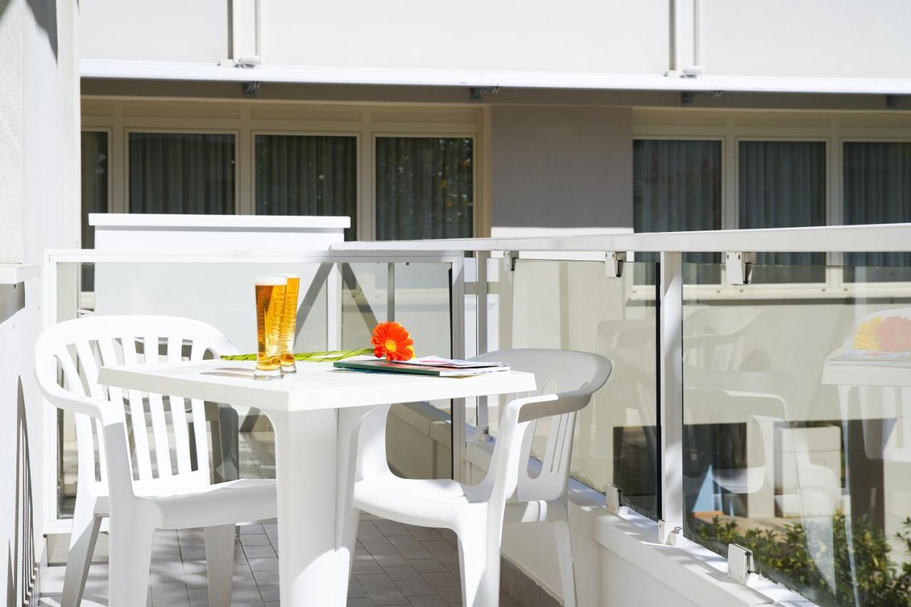 Hotel Mon Pays Rimini Exterior photo