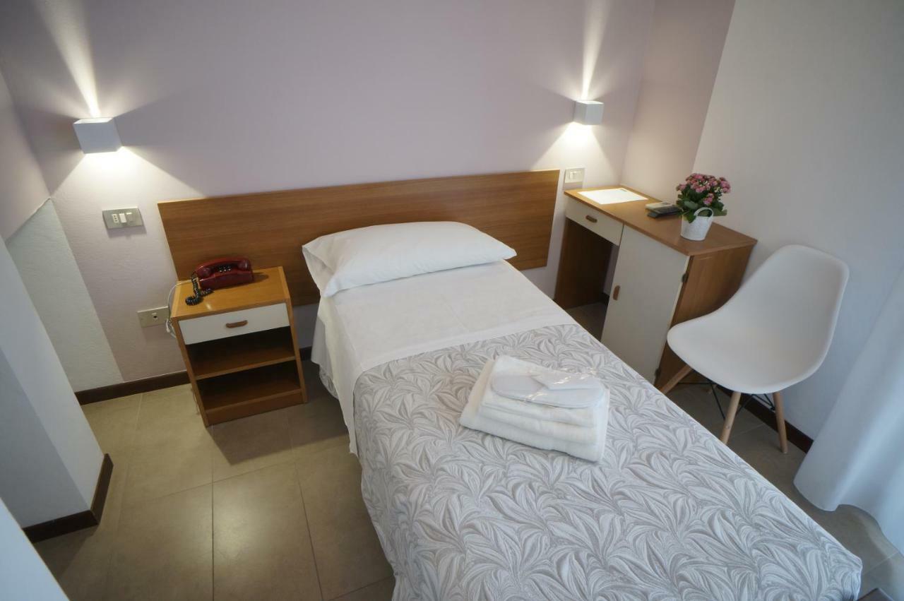 Hotel Mon Pays Rimini Exterior photo